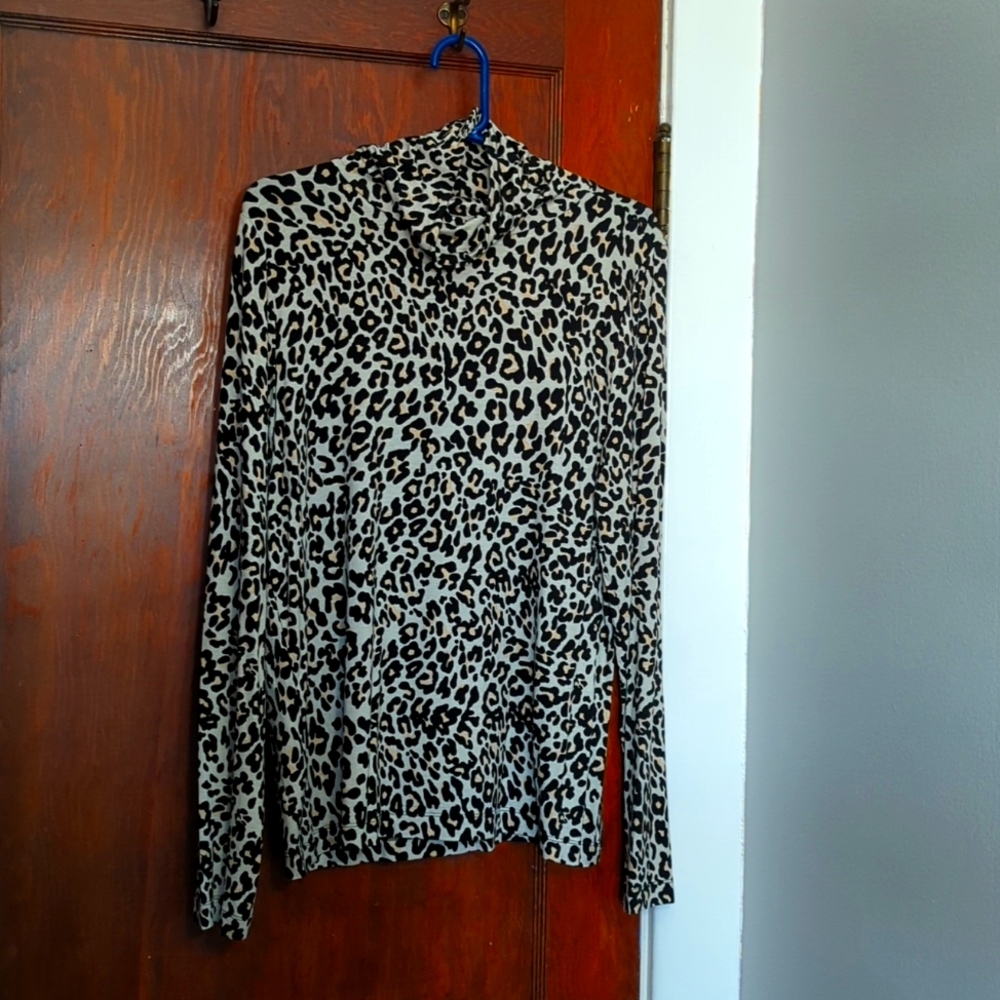 LOFT leopard print turtneck